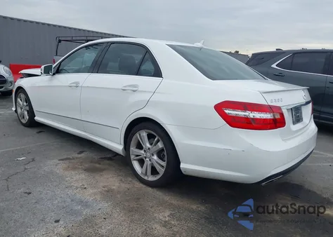 2013 Mercedes-Benz E 350 z USA, uszkodzony, nr VIN WDDHF5KB6DA688251